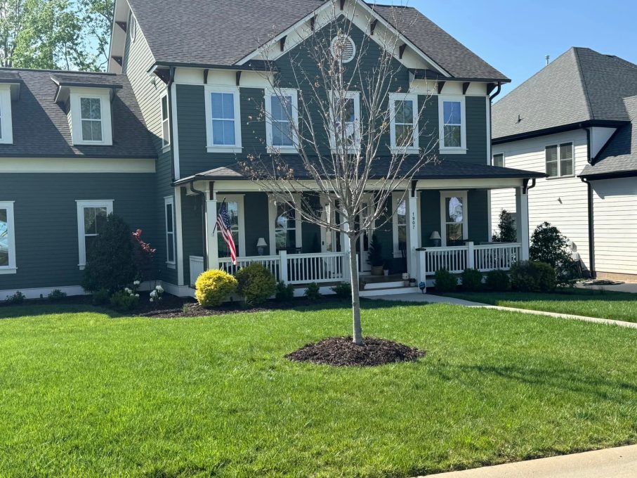 A beautiful lawn of a customer of Advanced Turf Care